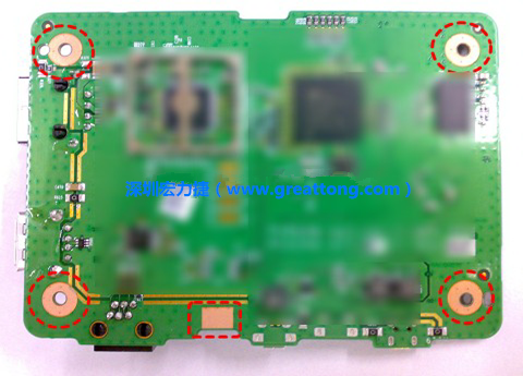 雷射后。使用雷射(Laser)去除綠漆后的效果。