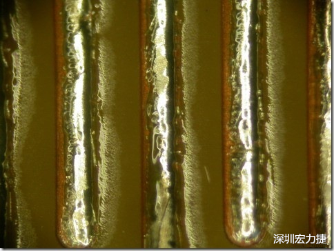 經(jīng)過168小時的高溫高濕環(huán)境實(shí)驗(yàn)后，此錫膏的最低SIR還可達(dá)到500,000,000 ohms，取LOG10為108.70，但是可以看到焊錫的邊上還有未吃錫的露銅，表示其吃錫狀況比較差